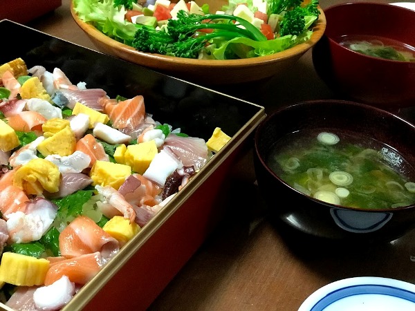 重箱に散らしを入れて。 - 漆器日和 - 業務用漆器の店 ともづな河和田(かわだ)